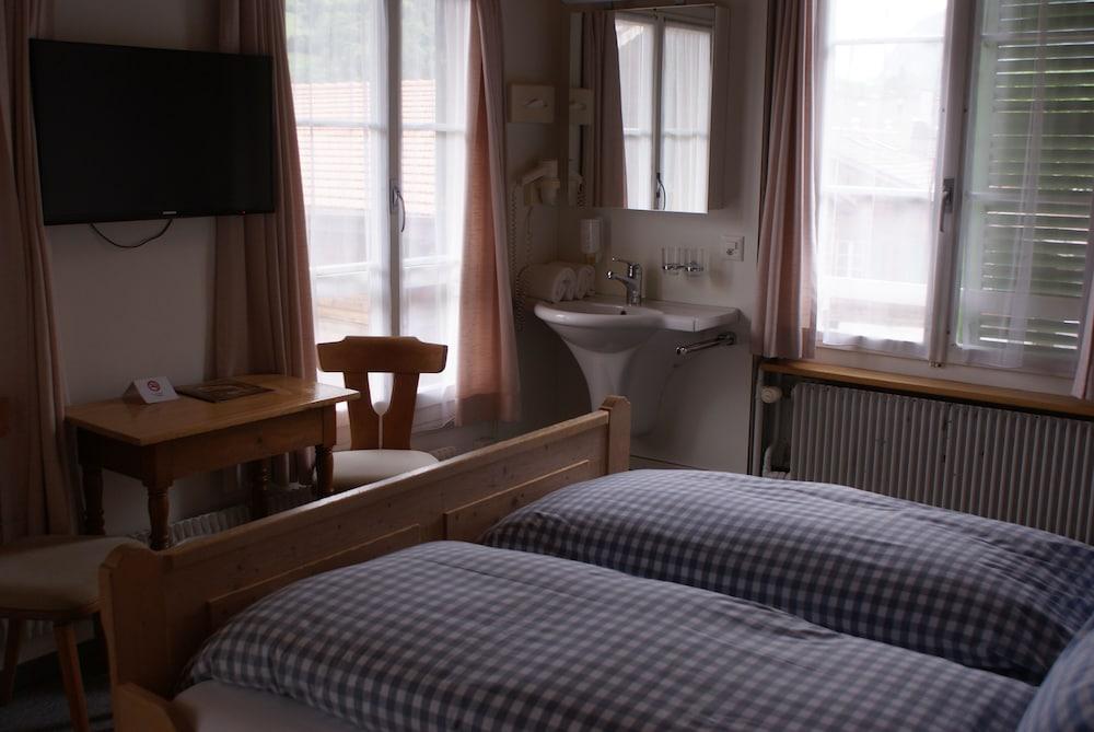 Baeren Hotel, The Bear Inn Вильдерсвиль Экстерьер фото